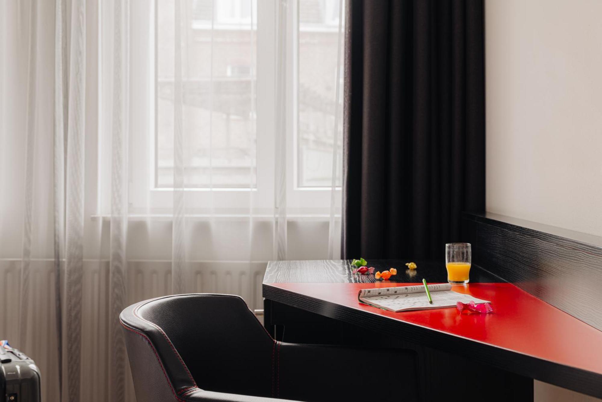 Leonardo Boutique Hotel Maastricht City Center Former Designhotel ภายนอก รูปภาพ