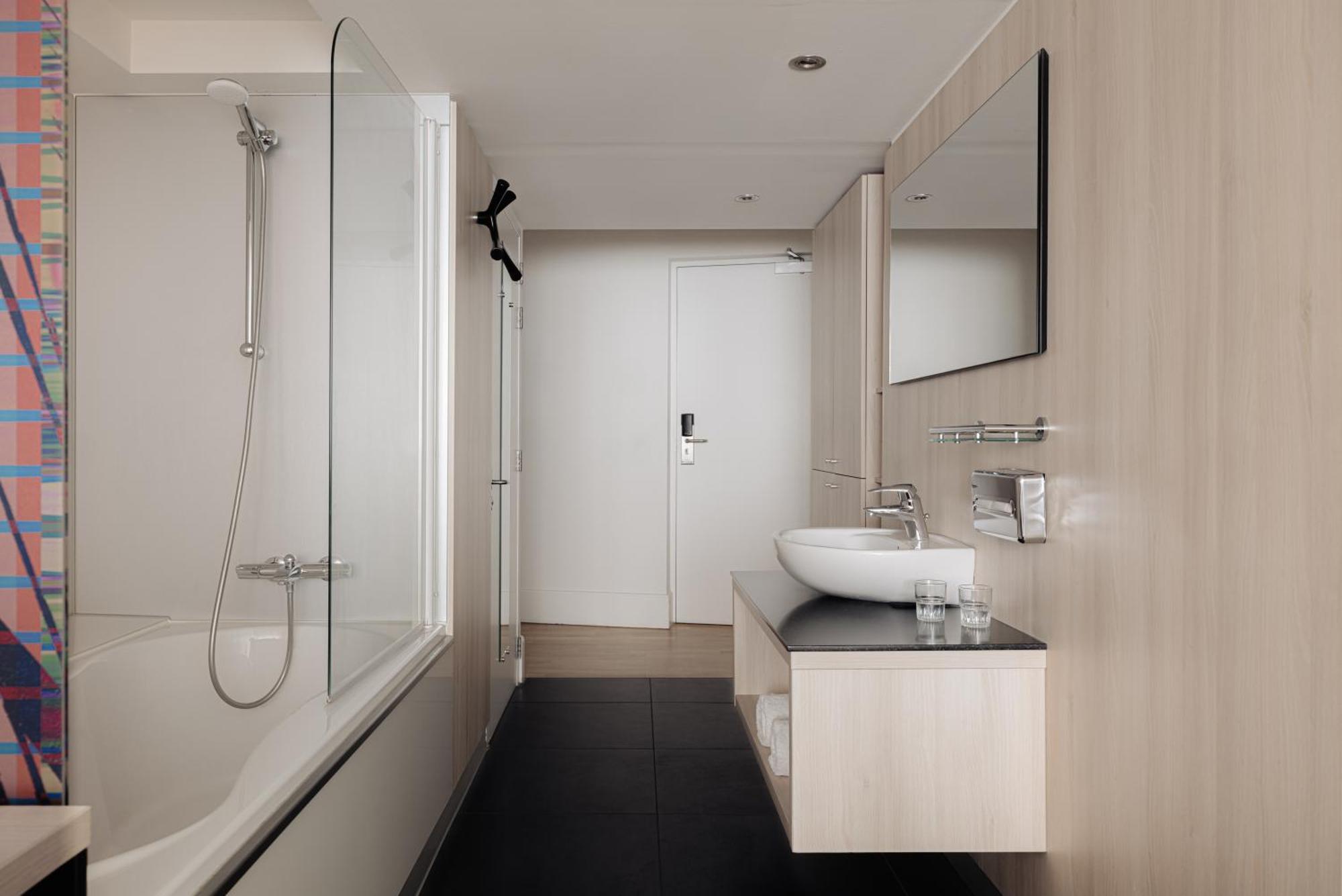 Leonardo Boutique Hotel Maastricht City Center Former Designhotel ภายนอก รูปภาพ